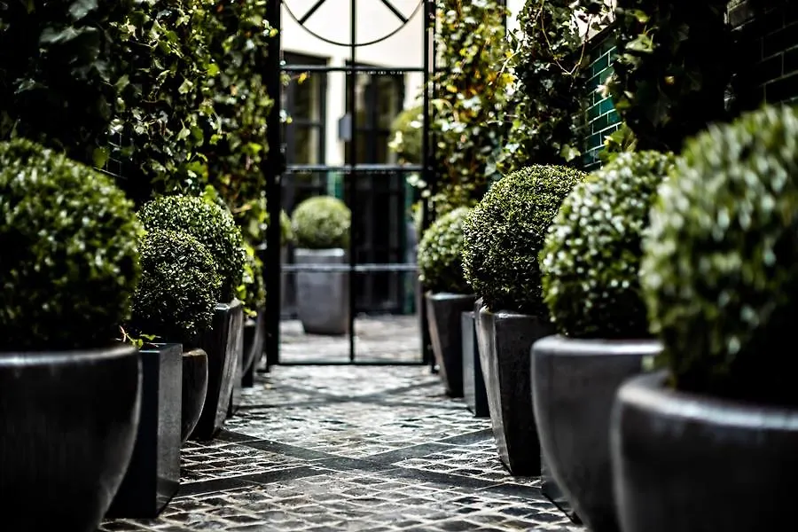Hotel Monsieur George-Champs Elysees Parigi