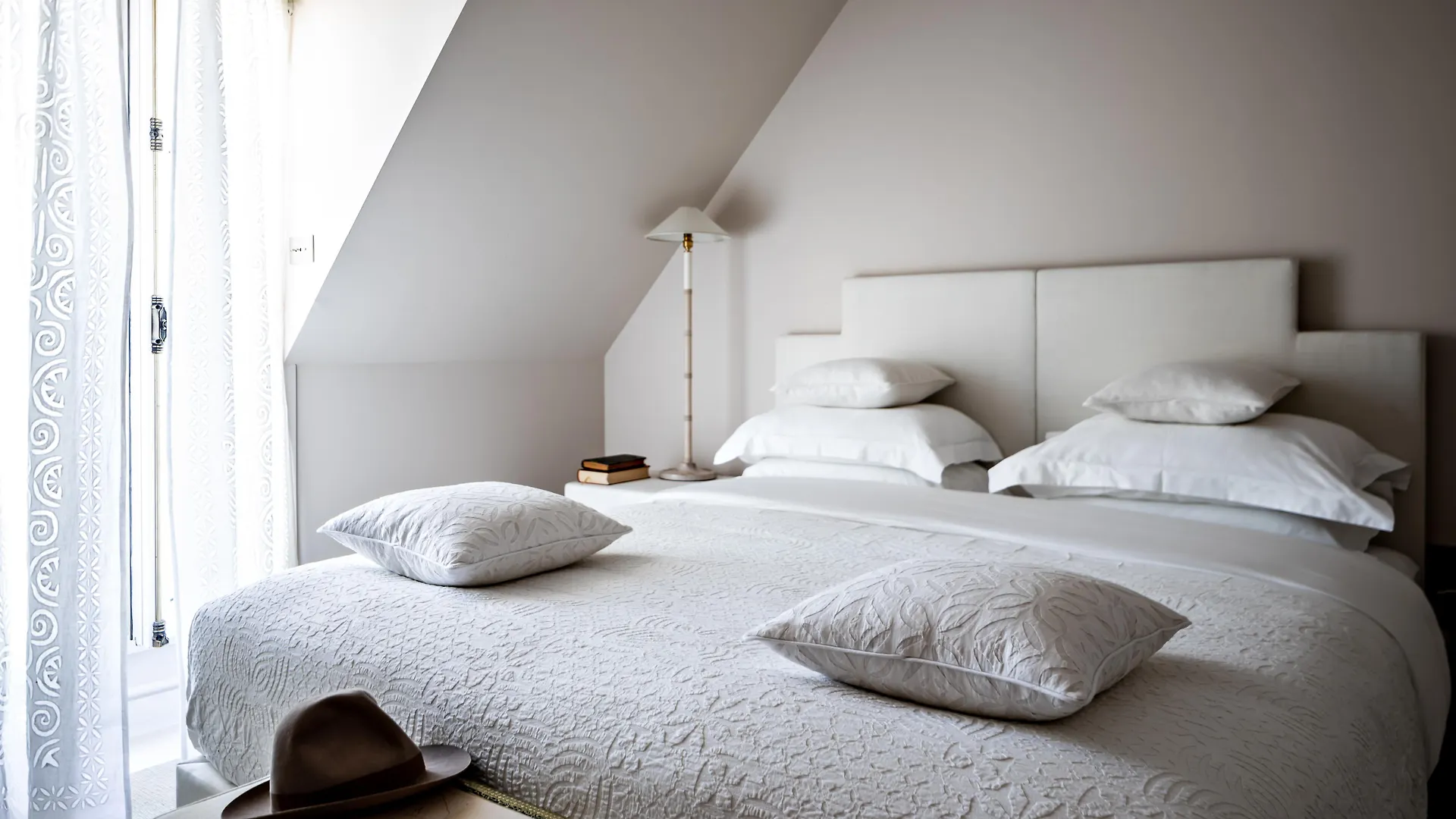 Hotel Monsieur George-Champs Elysees Parigi