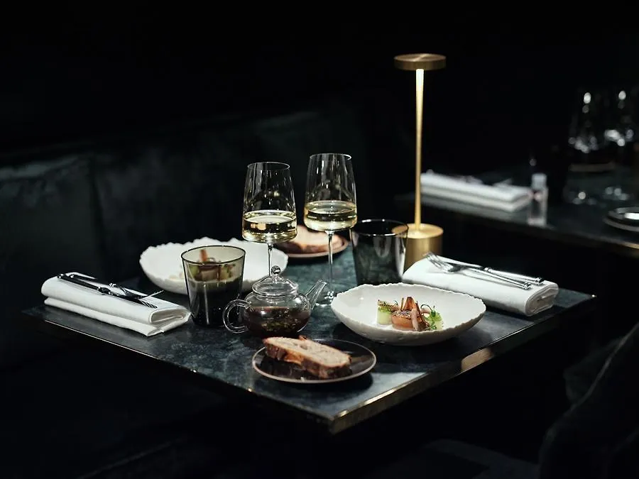 Hotel Monsieur George-Champs Elysees Paris